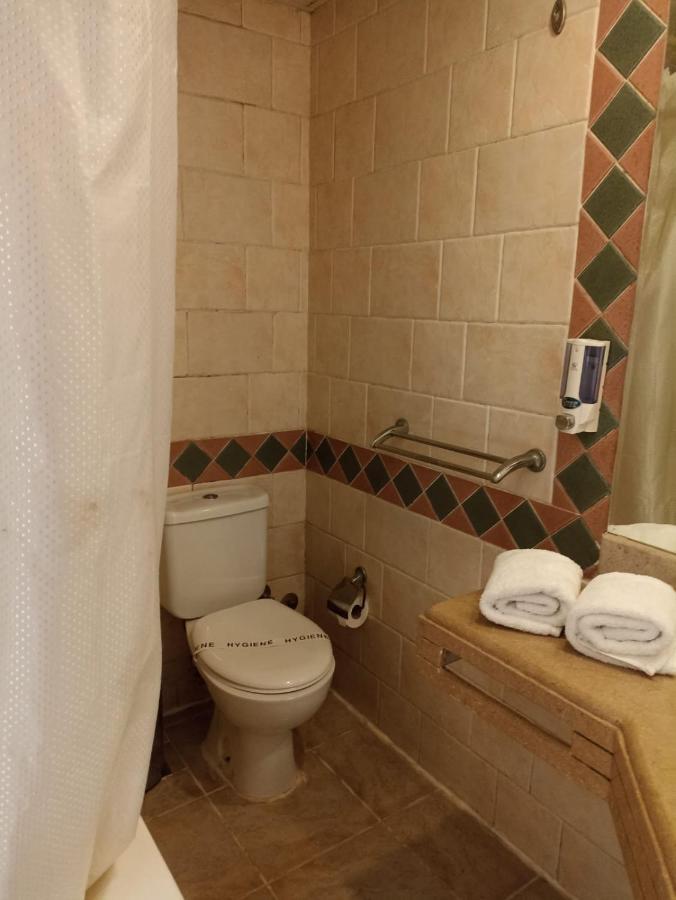 Family Room,1542050974:JPEG