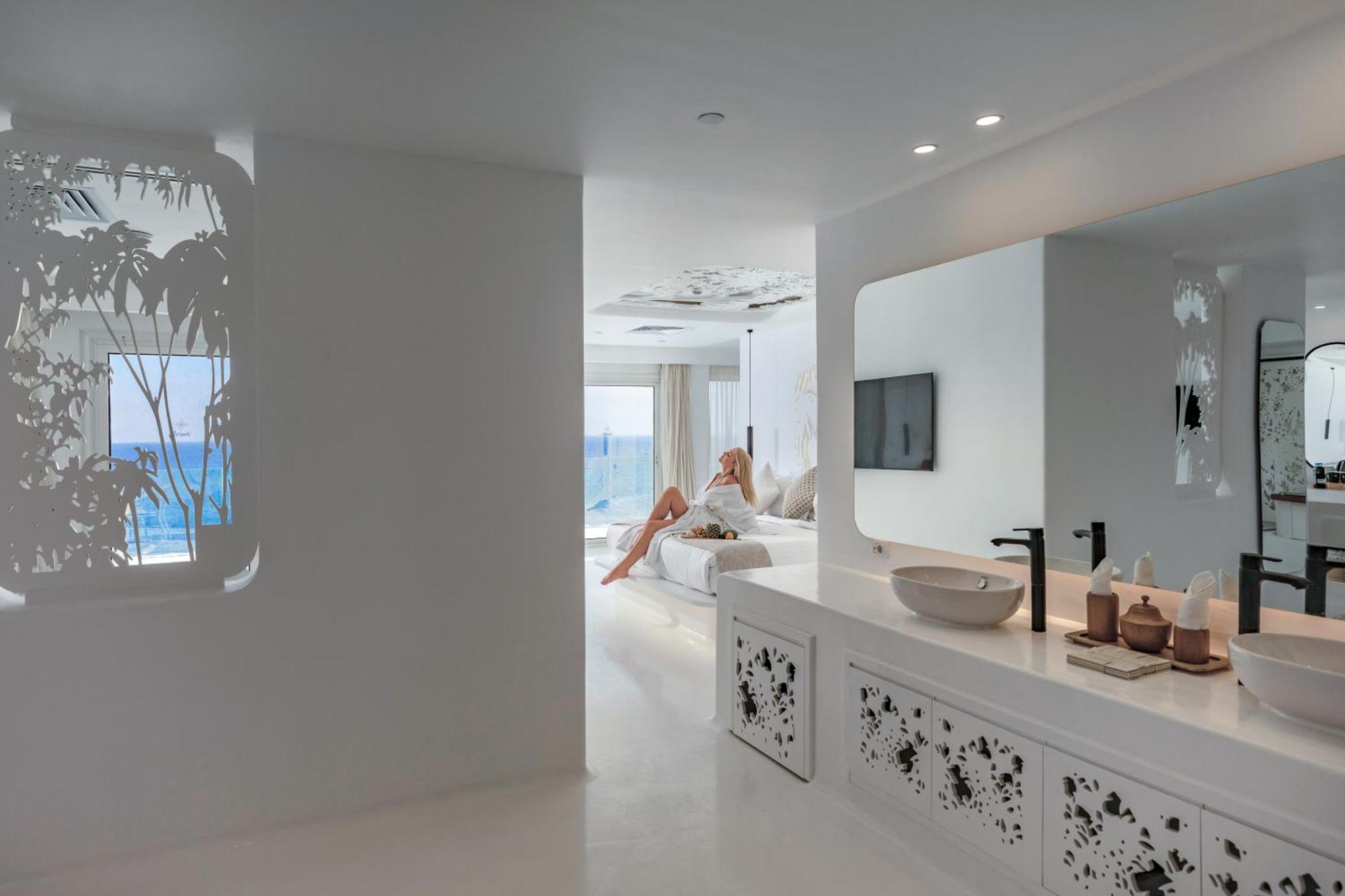 Hall Of Fame Jacuzzi Suite,1636840386:JPEG