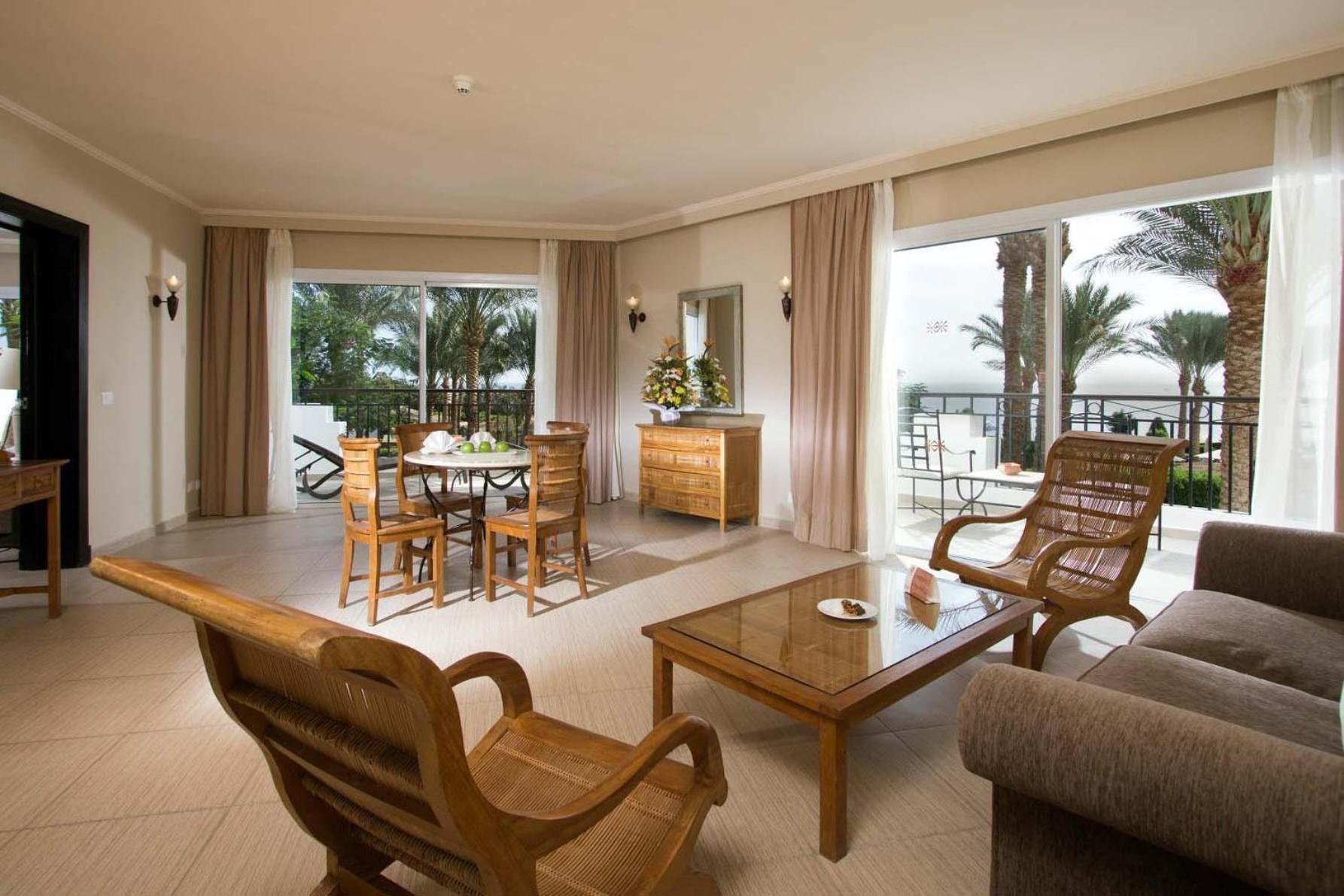 Junior Suite Queen Bed Sea View,1704863690:JPEG