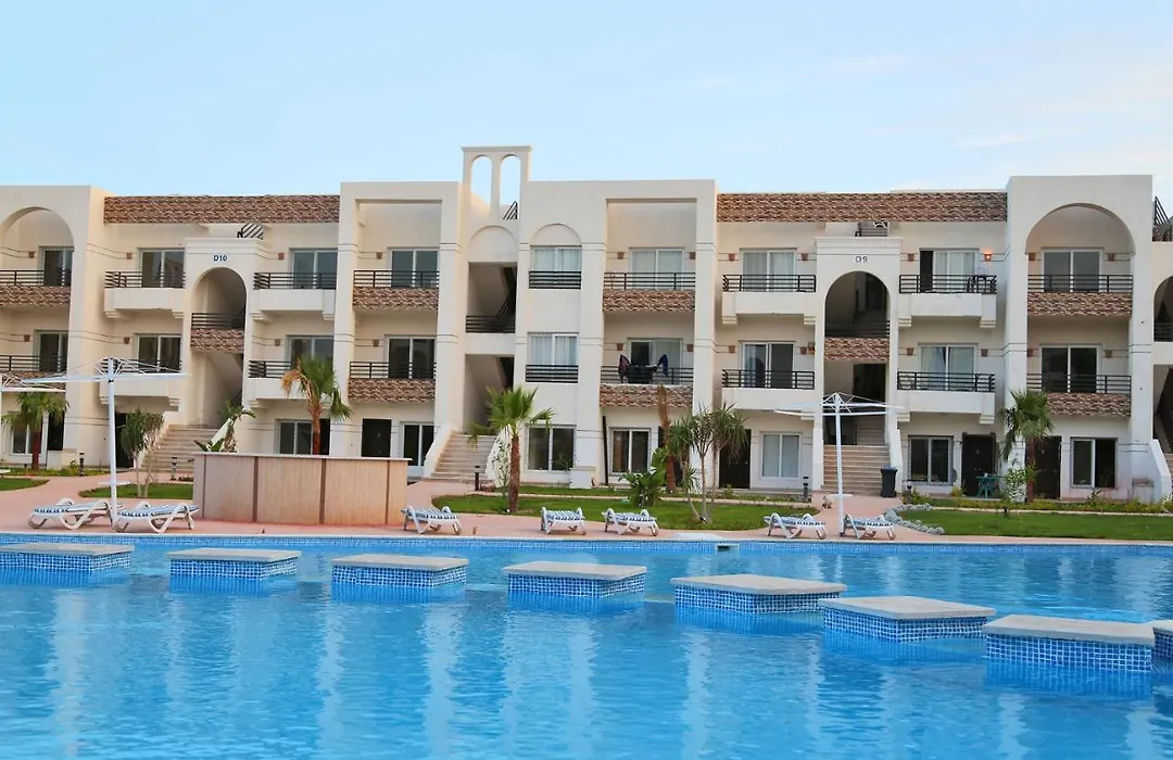 Spacious Landscape And Pool View Studio.-1