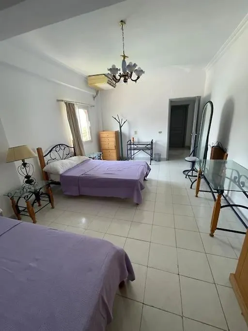 Spacious 2 Bedroom Apartment With A Sea-View!-1
