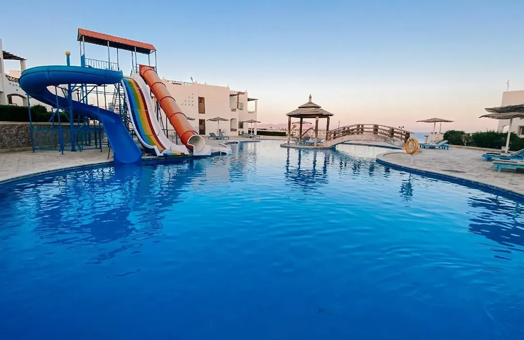 Sharks Bay Oasis Deluxe Apartments-1