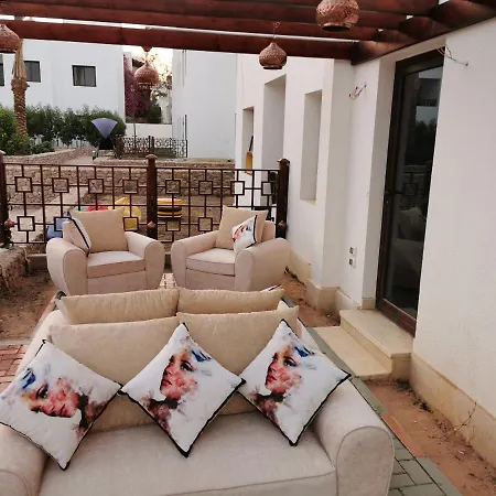 Chic Apartment 1-3