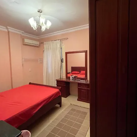 Lovely 2 Bedrooms Apartment With Pool Access-2
