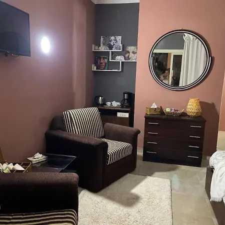 Lovely Studio Apartment With Pool And Free Wi-Fi-3