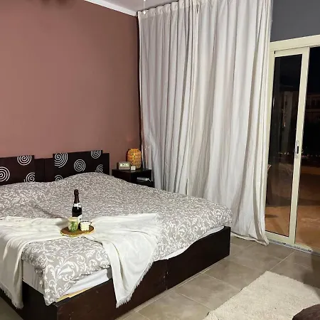 Lovely Studio Apartment With Pool And Free Wi-Fi-2