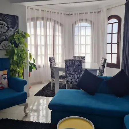 Cozy 2 Bedroom Apartment-3