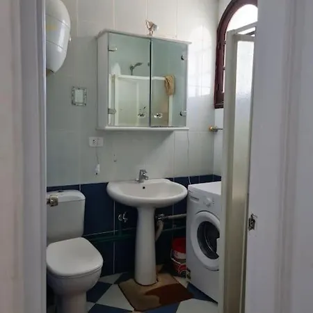 Cozy 2 Bedroom Apartment-2