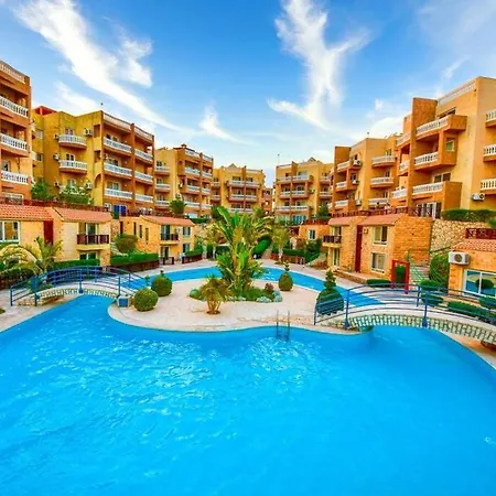 Lovely 1 Bedroom Luxury Apartment Front Of The Pool-2