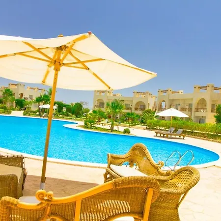 Spacious Landscape And Pool View Studio.-3