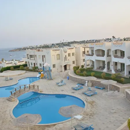 Sharks Bay Oasis Deluxe Apartments-2