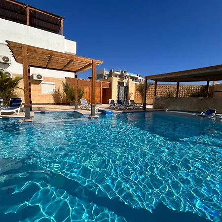 1-Bedroom Apartment With Pool View On The Ground Floor & Shared Infinity Pool On The Roof With Seaview-2